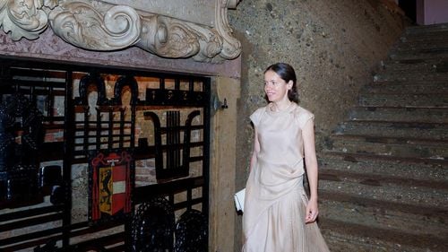 Primele Doamne ale țării, îmbrăcate de ieșence / Mirabela Grădinaru în rochii Irina Schrotter, Carmen Iohannis în ținute Andreea Tincu / ”E o onoare și o mândrie să vedem designul românesc promovat la un nivel atât de înalt”