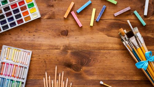 Studenții de la Universitatea din Staffordshire cer ca magazinul de artă să fie scutit de reduceri