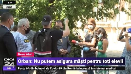 Un potestatar i-a oferit premierului Ludovic Orban un lanț, amintindu-i de apelul lui Rareș Bogdan: Ferecați ușile PNL pentru orice ales local al PSD/ Reacția liderului PNL