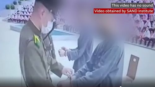 VIDEO Imagini rare din Coreea de Nord arată adolescenți condamnați la muncă silnică pentru că s-au uitat la seriale K-drama