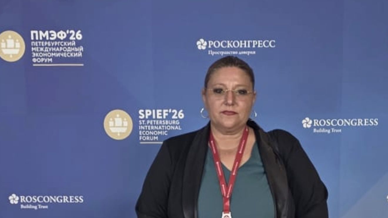 Extremista Șoșoacă și frații Tate, în Rusia / Șoșoacă se laudă că a fost invitată de „administrația prezidențială”, la Forumul Economic