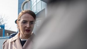 Protest, vineri 14 noiembrie, împotriva Liei Savonea, șefa Înaltei Curți de Casație / ”Vrem revocarea apărătoarei corupților!” / ”Ieșim pentru că Justiția se prăbușește în fața noastră”