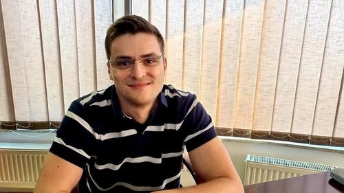 Şoşoacă, acuzată de un senator USR: M-a prins de faţă şi de nas. I-am zis că la aşa agresiuni fizice, nu mă mir că e la al treilea divorţ