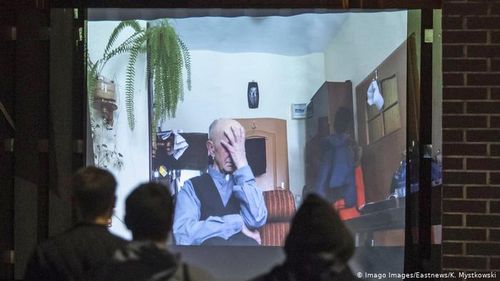 Un documentar despre pedofilie zguduie Polonia / Întrebarea unei victime către un preot catolic: Ce credeți că simte un copil când are parte de un sărut franțuzesc în spatele ușilor închise?