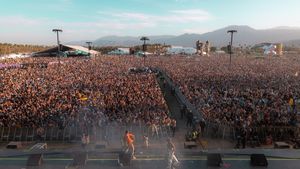Deşeurile şi amprenta de carbon, o provocare pentru marile festivaluri/ La Coachella sunt reciclate doar 20 % din deșeuri, iar spectatorii merg 3 ore cu mașina până la eveniment
