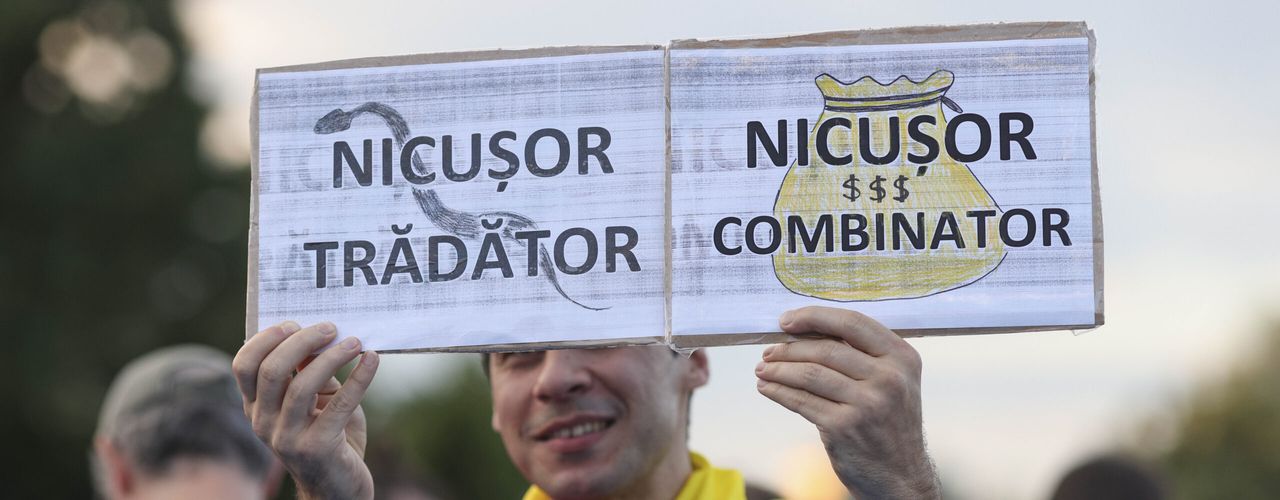 FOTO VIDEO Protest în Piața Victoriei. Oamenii au scandat ”Nicușor trădător” și ”PSD, ciuma roșie!”