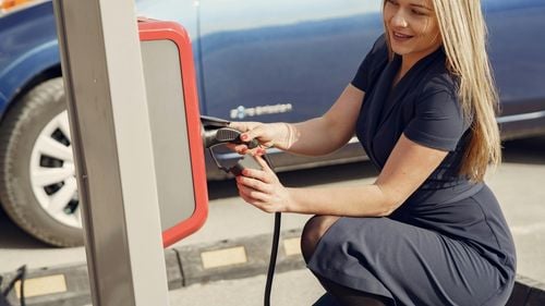 Aproape toate automobilele noi înmatriculate anul trecut în Norvegia au fost complet electrice / Stimulentele pentru modelele nepoluante și taxele mari pentru mașinile pe combustibil au contribuit la creștere