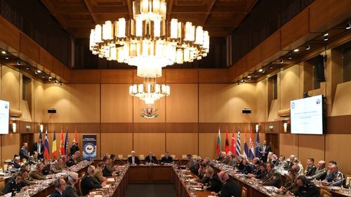 Generalul Daniel Petrescu arată că obiectivul principal al României este să apere fiecare centimetru pătrat al teritoriului aliat / România, implicare consistentă în misiunea EUFOR ALTHEA a UE în Bosnia şi Herţegovina, „pentru că securitatea în Balcani este legată de securitatea Mării Negre”