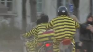 Franța: Rodeo urban – tineri exhibiționiști pe motociclete care creează pericol – un fenomen care îngrijorează autoritățile