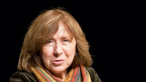 Scriitoarea belarusă Svetlana Aleksievici: Putin se bucură de sprijinul majorităţii ruse care se simte umilită / ”Nimeni în Rusia nu ştie adevărul, este o ţară închisă”