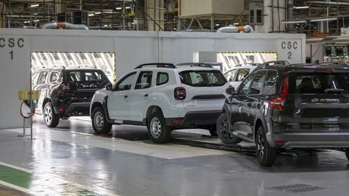 Ciolacu, sindicaliștilor de la Dacia: ”Trebuie să redimensionăm Rabla (...) Trebuie să cumpărăm şi am limitat sumele astfel încât să ne încadrăm în producătorii autohtoni şi cu certificatul verde, care au prioritate la orice licitaţie”