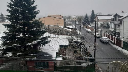 FOTO Prima ninsoare a iernii în București. Traficul se desfășoară normal, Capitala e sub cod galben de ninsori