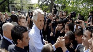 Fostul premier francez Dominique de Villepin îşi creează propriul partid cu doi ani înaintea alegerilor prezidenţiale