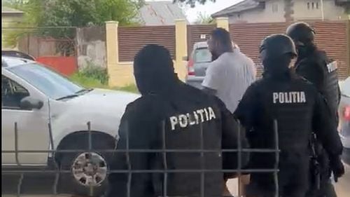 Interlopul Bebino, dus la audieri și reținut de polițiști într-un dosar ce vizează infracțiuni de proxenetism și nerespectarea regimului armelor și munițiilor