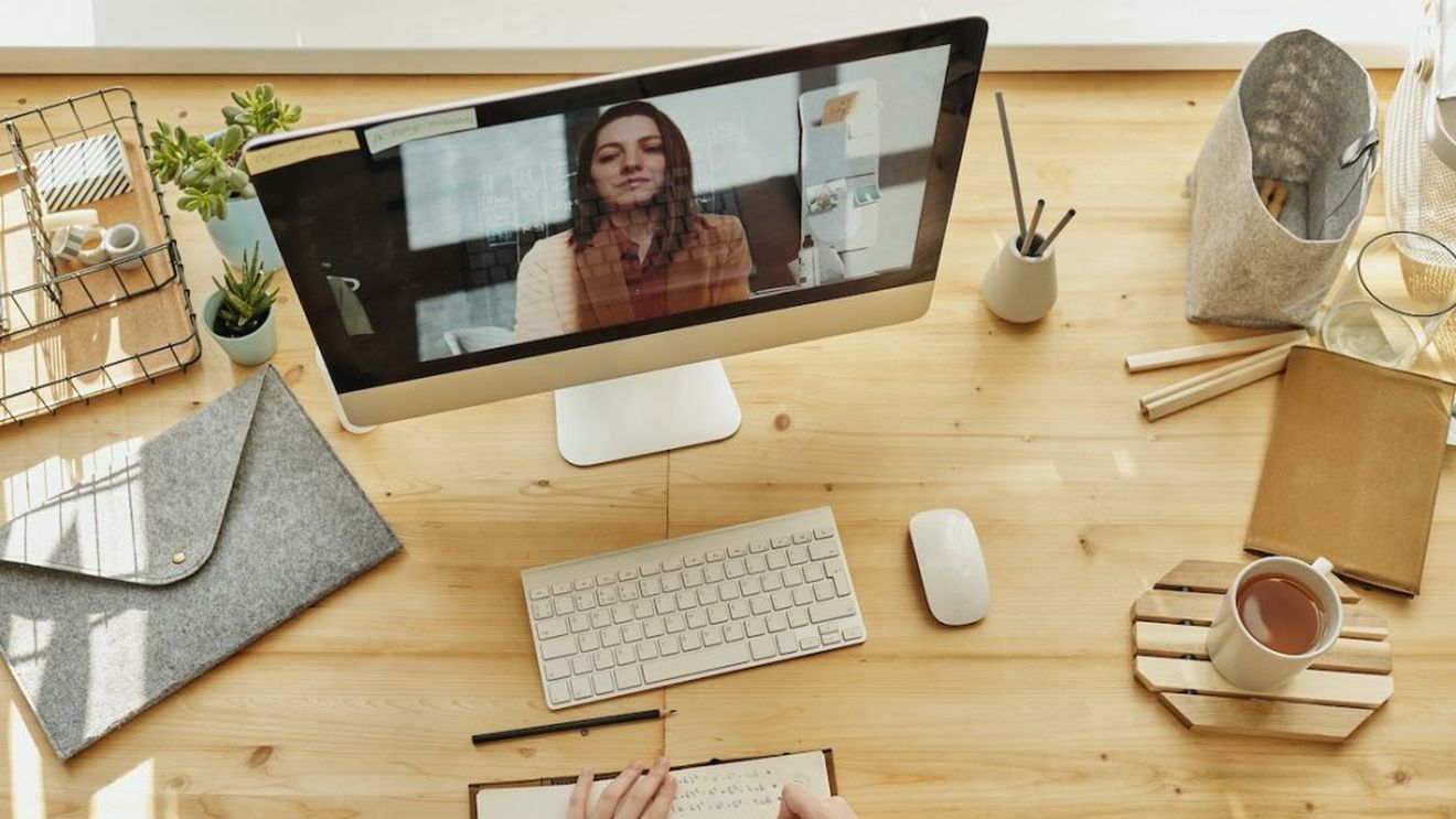 Peste 2,9 milioane de elevi încep școala luni – cursurile sunt 100% online pentru următoarele trei săptămâni. Cum se încheie mediile după noul regulament și care sunt regulile de predare online