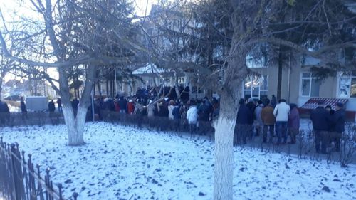 Alegeri în Republica Moldova: 20 de dolari pentru un vot democrat! Varnița blocată de zeci de autocare și sute de cetățeni aduși din stânga Nistrului