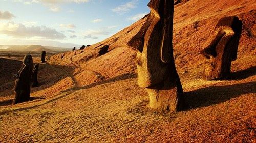 VIDEO O statuie de pe Insula Paştelui a fost distrusă într-un accident de camionetă