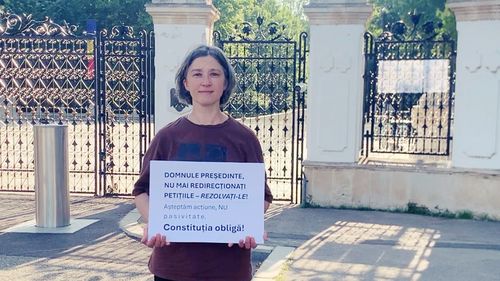 Protest al unui părinte la Palatul Cotroceni. Mama care a făcut greva foamei în fața Ministerului Educației cere Președintelui Nicușor Dan să intervină pentru pentru corectarea unei ilegalități sistemice la Bacalaureat