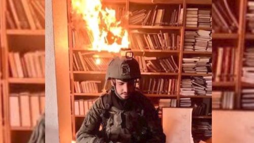 Armata israeliană deschide o anchetă penală după ce a apărut un clip video în care militari israelieni ard cărţi în Gaza, posibil un exemplar al Coranului