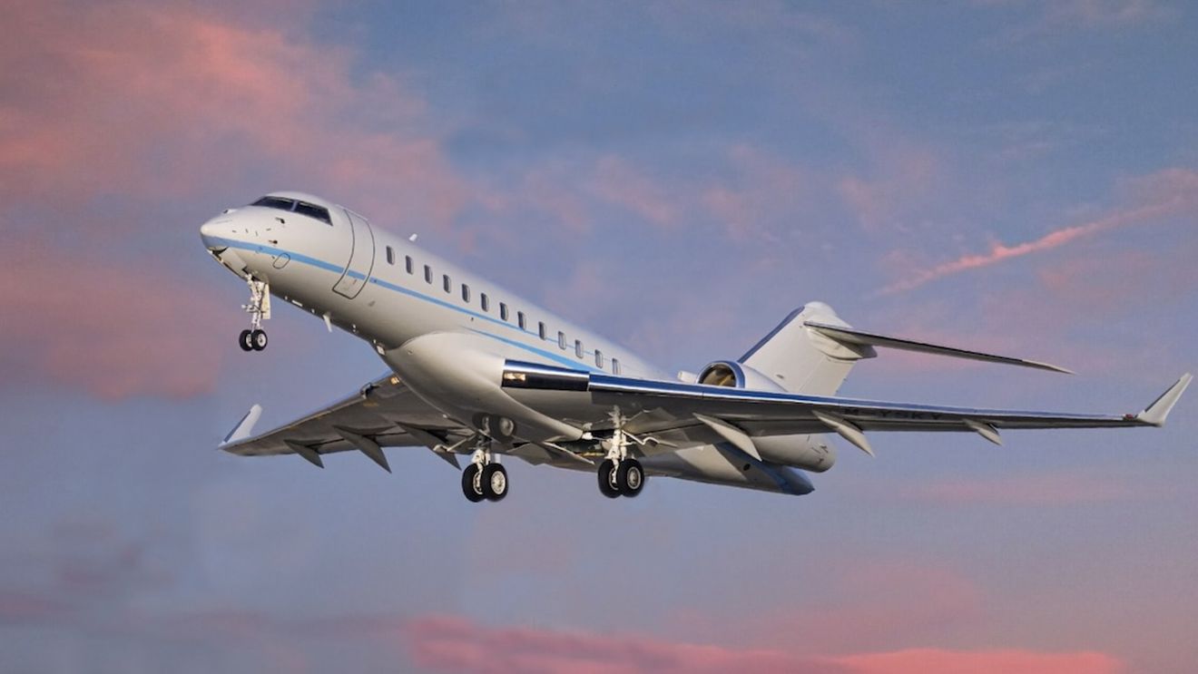 Un avion privat a plecat din Florida spre România / Avionul de tip Bombardier Global Express va ateriza în Capitală vineri după-amiaza
