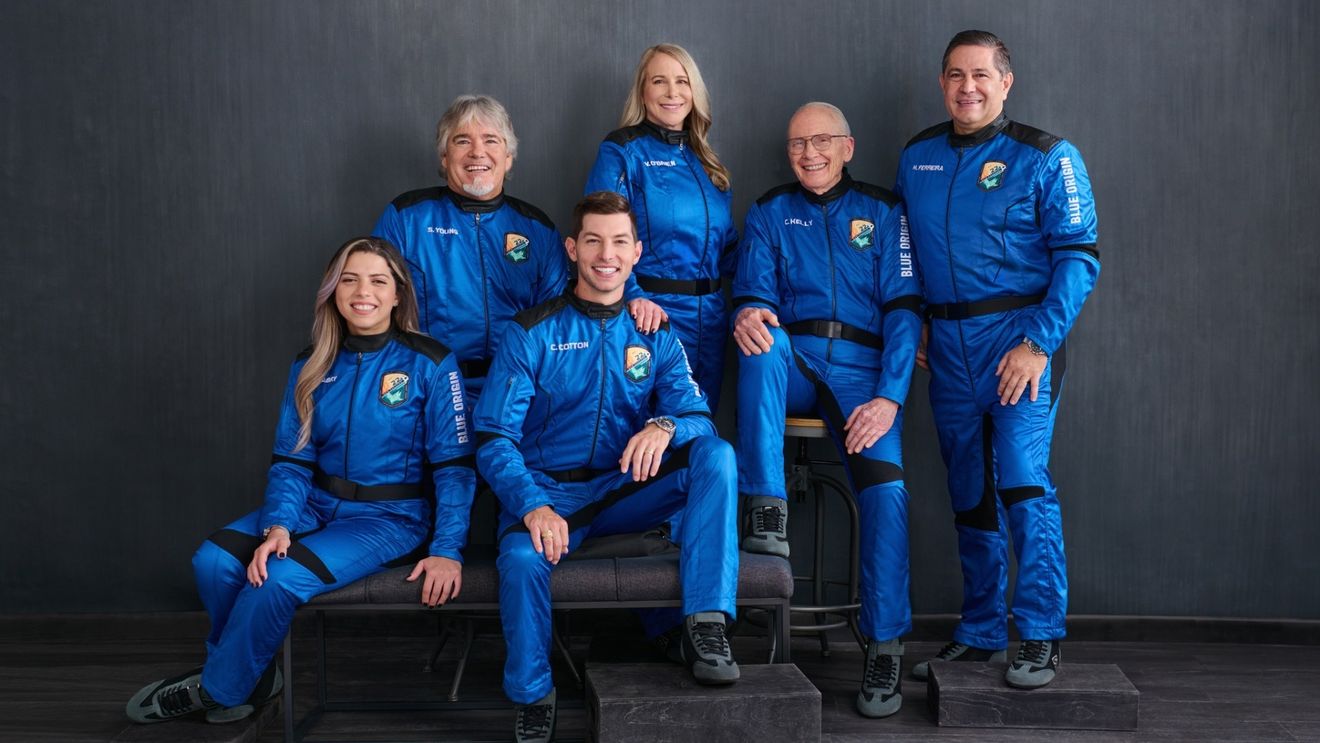 Blue Origin a trimis pentru prima oară în spațiu o femeie din Egipt și un bărbat din Portugalia, la bordul rachetei New Shepard