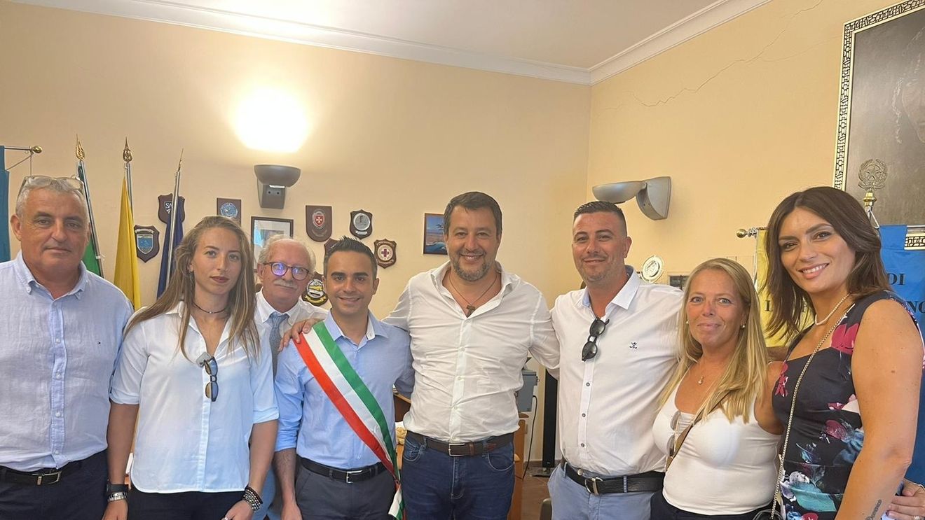 VIDEO Italia: Liderul de extremă dreaptă Matteo Salvini își apără politica antimigrație pe insula Lampedusa