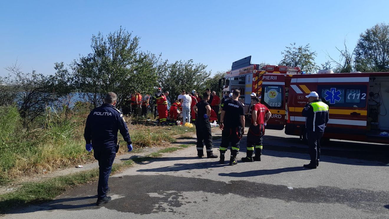 Un autoturism a căzut în lacul Pantelimon din București. Tânărul aflat la volan a murit. Acesta nu avea permis de conducere
