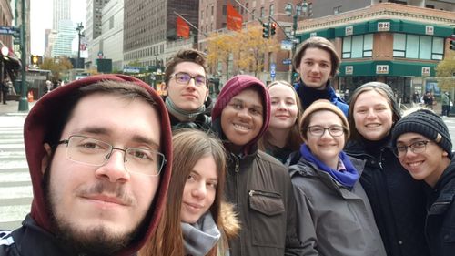 Un student sucevean la MIT din Statele Unite: „Părinții mei vând în Piața Mică din Suceava, și dacă ei își permit ca eu să fiu aici, cu siguranță și voi vă puteți permite” / E student în anul 3 la Departamentul de Fizică