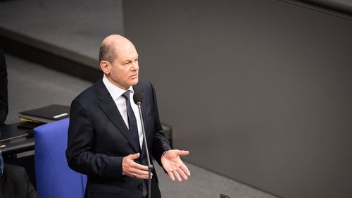 Cancelarul Scholz, supus unor presiuni politice cu privire la ajutorul de 3 miliarde EUR pentru Ucraina / Un ajutor mai mare ar putea însemna reduceri ale pensiilor și ale finanțării administrațiilor locale din Germania