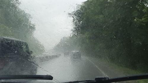 Cod portocaliu de averse torenţiale în localităţi din judeţul Argeş, până la 22:30