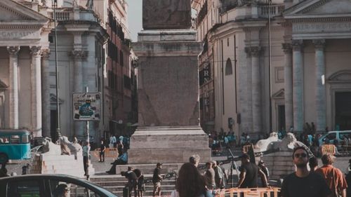 Turiști atacați în Florența de o bandă româno-italiană de adolescenți mascați / Turiștii erau atacați cu spray cu piper și cioburi de sticlă