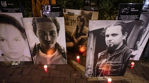 Marş la împlinirea a zece ani de la incendiul din Clubul Colectiv / Oamenii cer dreptate / Zece ani mai târziu, corupţia încă ucide în România: mor bebeluşi în spitale, nu există o şansă reală de tratament şi recuperare pentru marii arşi / Programul manifestației