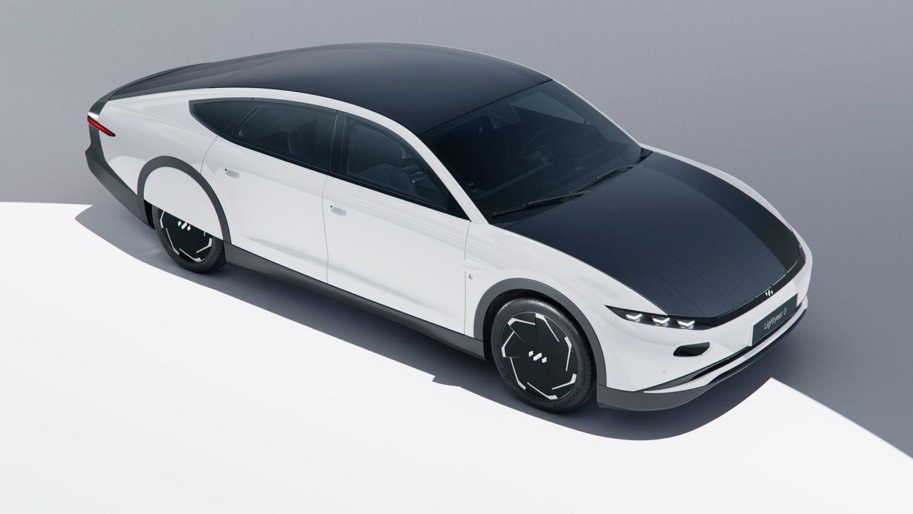 Un start-up olandez începe producția primei mașini solare din lume