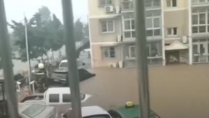 Ploile torenţiale şi inundaţiile au provocat moartea a 30 de persoane în Beijing / Peste 80.000 de persoane au fost evacuate