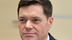 Germania anchetează transferul acțiunilor deținute de oligarhul rus Mordashov la TUI către o firmă controlată de soția sa