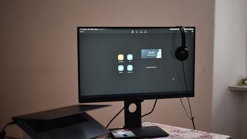 Au crescut vânzările de desktop-uri în al doilea an al pandemiei, după mulți ani de regres