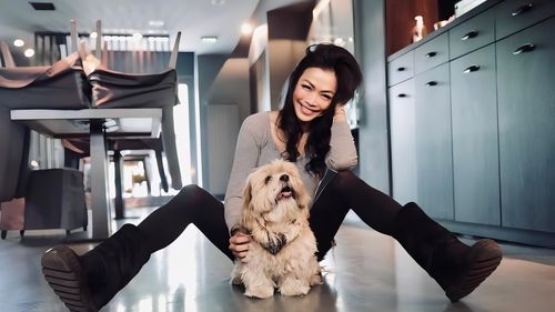 Interviu cu Anne Ampawan: Dragostea pentru animale înseamnă grijă, dăruire și respect. Câinele ShaSha și pisica SuiSui, lecții de iubire necondiționată