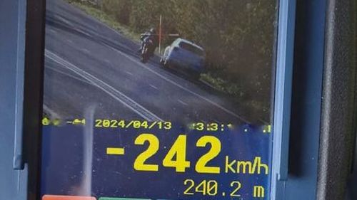 Un motociclist a fost prins când ”zbura” cu 242 km/oră pe drumul vechi care leagă litoralul de București, anunță Poliția Constanța