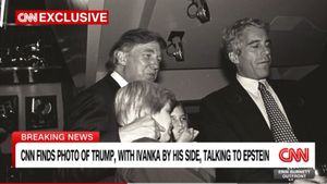 Victimele lui Epstein dau în judecată administrația Trump și Google pentru modul în care a fost publicat volumul uriaș de documente din dosar de către Departamentul de Justiție al SUA