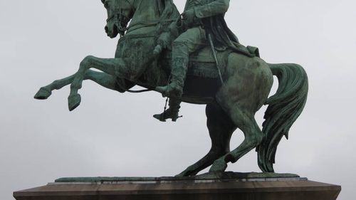 Statuia lui Napoleon de la Rouen, vizată de „cancel culture”. Primarul socialist al orașului a propus ca statuia ecvestră să fie mutată din zona centrală