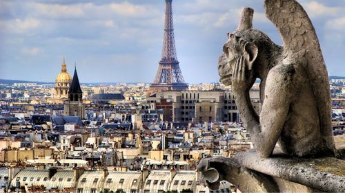 ”Toate instituţiile europene privesc la Franţa”, transmite Christine Lagarde, șefa Băncii Centrale Europene, în plină criză politică la Paris