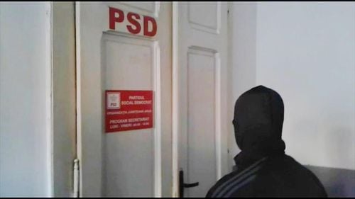 VIDEO Președintele PSD Arad, Dorel Căprar, a fost săltat de procurorii DNA chiar din sediul partidului și dus la audieri