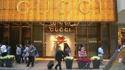 Kering acceptă să vândă divizia de produse cosmetice către L’Oreal pentru 4,7 miliarde de dolari