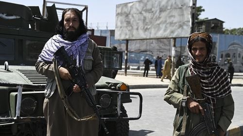 Talibanii au tăiat internetul în Afganistan fără nicio explicație / Sectorul bancar, comunicațiile, comerțul și transporturile sunt paralizate / De la venirea la putere în 2021, autoritățile talibane au instaurat numeroase restricţii potrivit unor interpretări proprii ale legii islamice