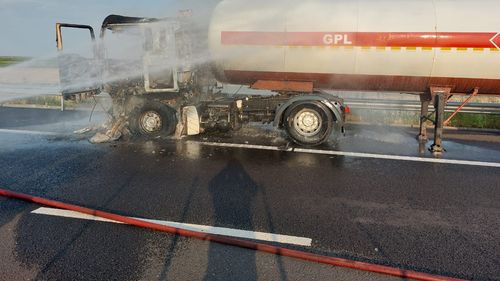 UPDATE Trafic blocat pe A7 după ce capul tractor al unei autocisterne cu GPL a luat foc / Ro-Alert transmis în zona localității Cochirleanca