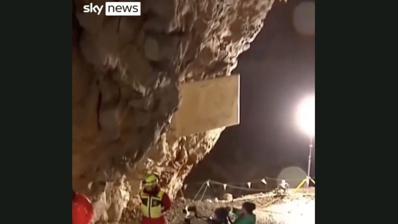 Au fost salvate cele cinci persoane rămase blocate începând de sâmbătă într-o peşteră inundată din Slovenia