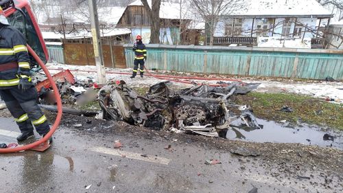 Accident grav între o cisternă şi un autoturism în județul Suceava / Autoturismul a luat foc, fără ca pasagerii să poată ieşi / Surse: Cel puțin trei victime, între care și un copil