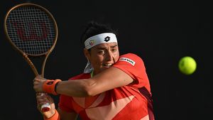 Tunisianca Ons Jabeur joacă finala la Wimbledon, împotriva cehoaicei Marketa Vondrousova