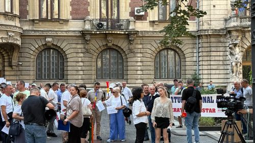 Angajații de la Ministerul Agriculturii, Casa de Pensii și prefectura Maramureș protestează față de tăierea sporurilor bugetarilor