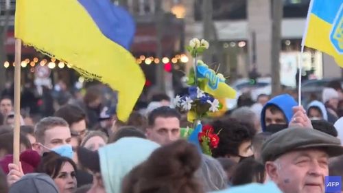 Francezii au manifestat în centrul Parisului în sprijinul Ucrainei și au cerut sancțiuni împotriva Rusiei